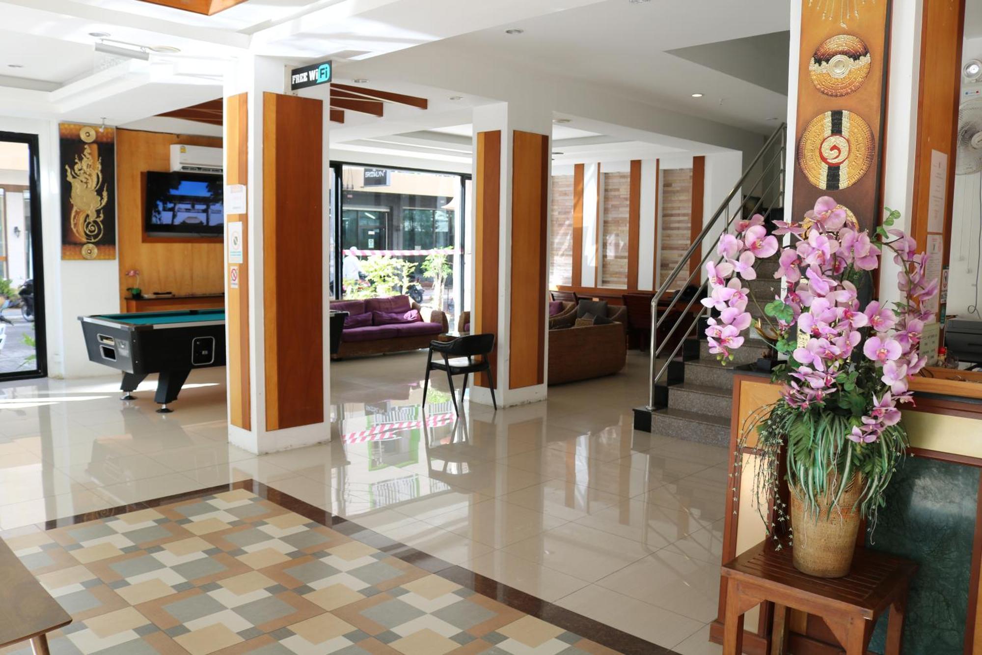 Hotel D C Patong Exteriér fotografie